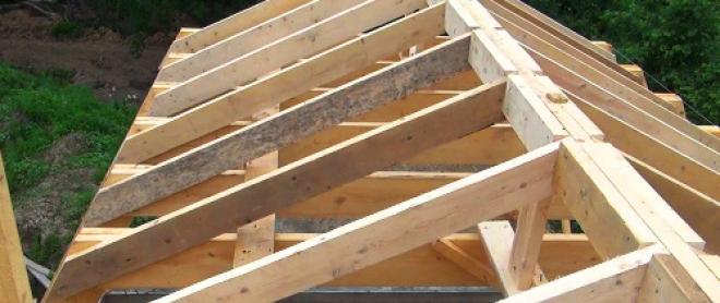 Этапы строительства двухскатной крыши углом своими руками Нужен ли мауэрлат на брусовой дом